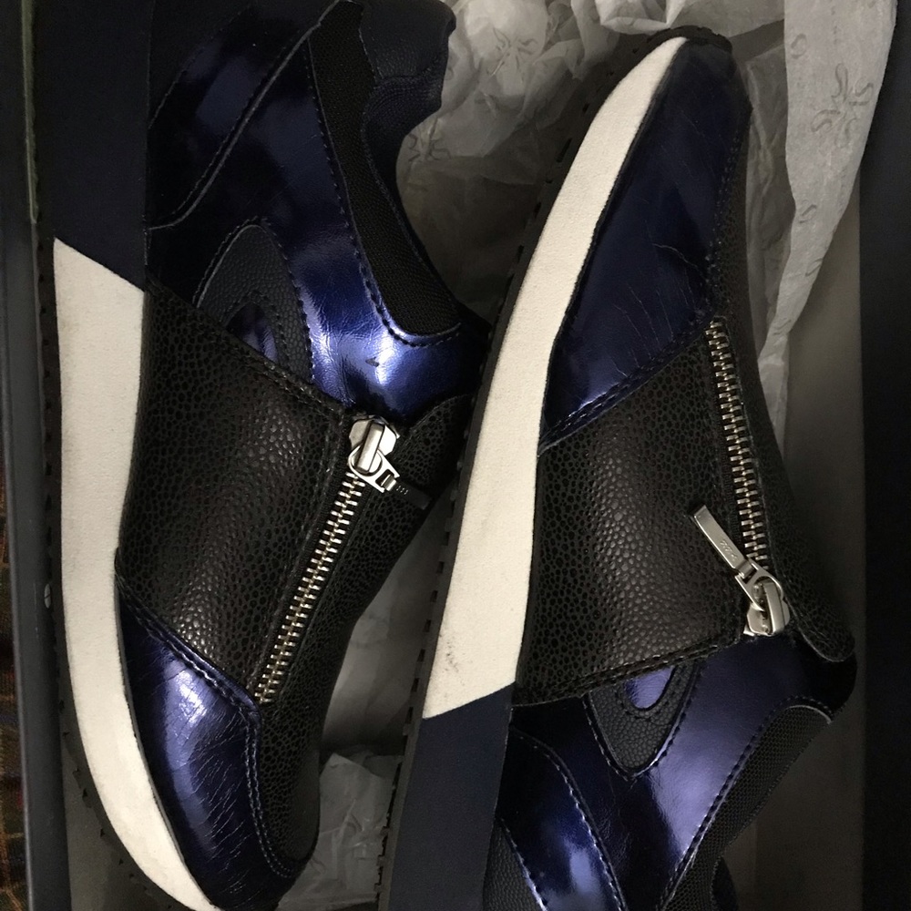 Vera Wang Sneakers